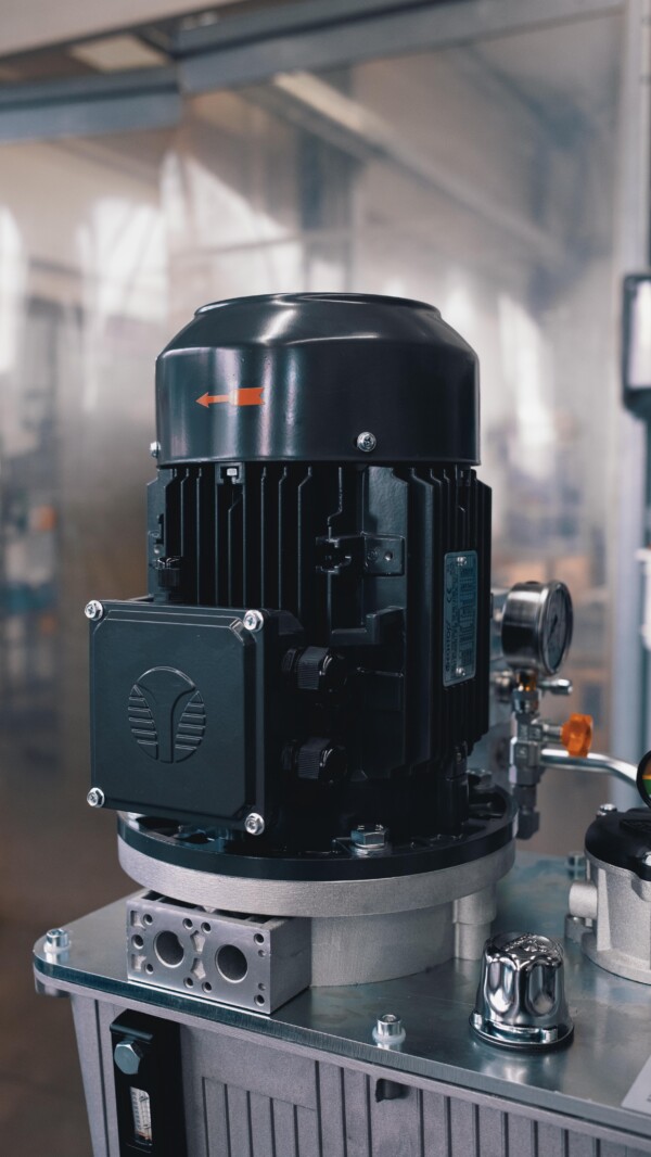 Effizienz trifft Präzision bei ASSFALG Qualitätshydraulik 🤝 Unser Aggregat Uni wird individuell nach Kundenwunsch montiert – dank modularer Bauweise in kürzester Zeit. ⏰Jetzt auf assfalg.com konfigurieren und Aggregat innerhalb einer Woche erhalten! 🚛✨
 
ASSFALGHydraulik Hydraulik MadeInGermany