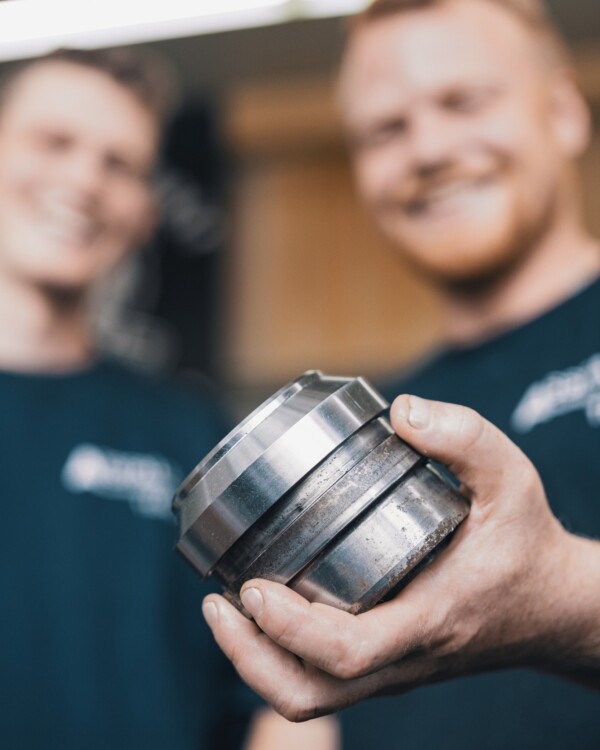 Teamwork, das bewegt. 👨‍🔧 Bei ASSFALG Qualitätshydraulik steckt hinter jeder Reparatur nicht nur technisches Know-how – sondern auch echtes Engagement. 💪Mehr zu unseren Reparaturleistungen: assfalg.com/reparatur 🔗 

ASSFALGHydraulik Hydraulik MadeInGermany ASSFALGRepair